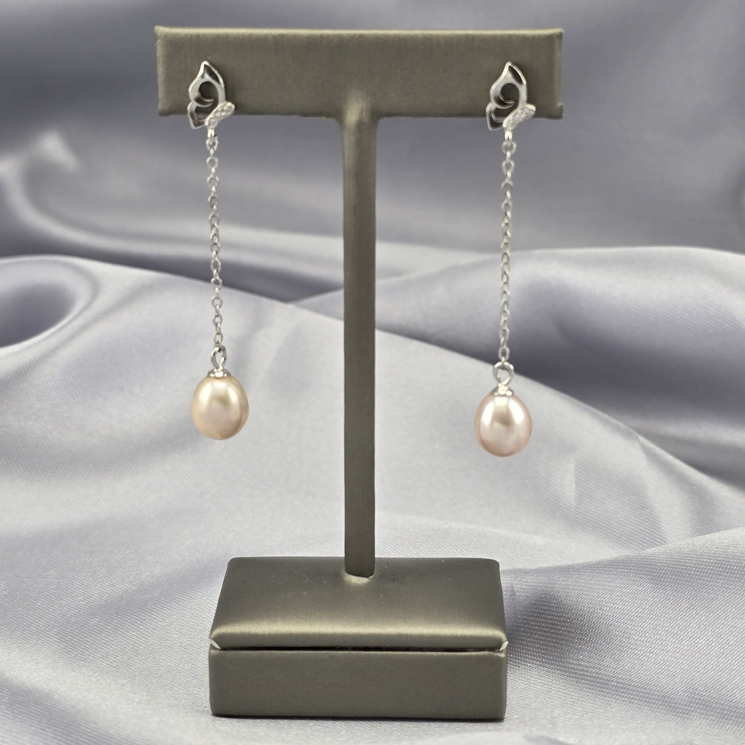 Aros Colgantes Mariposa – Plata Rodinada y Perla Rosada