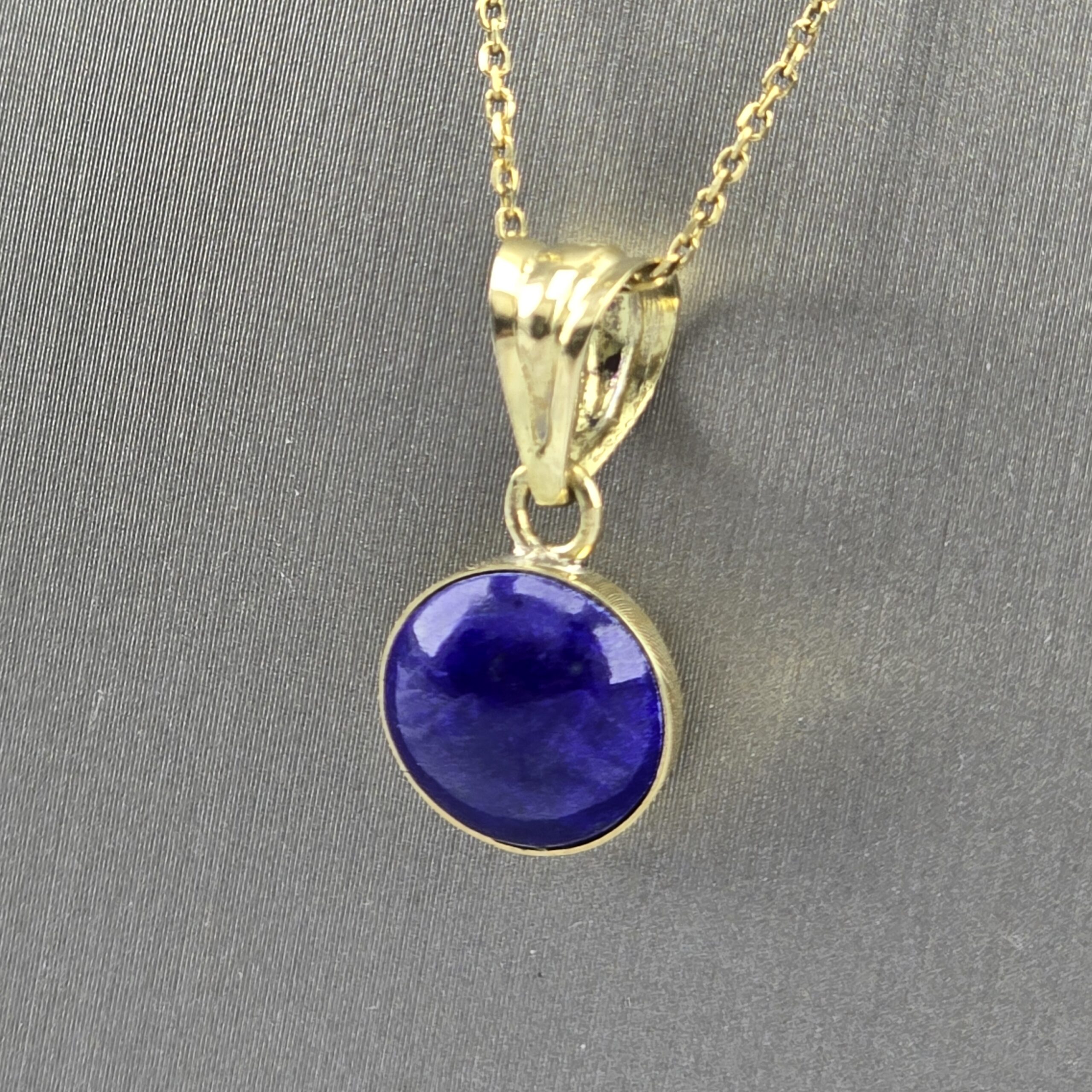 Colgante Redondo en Oro 18K con Lapislázuli