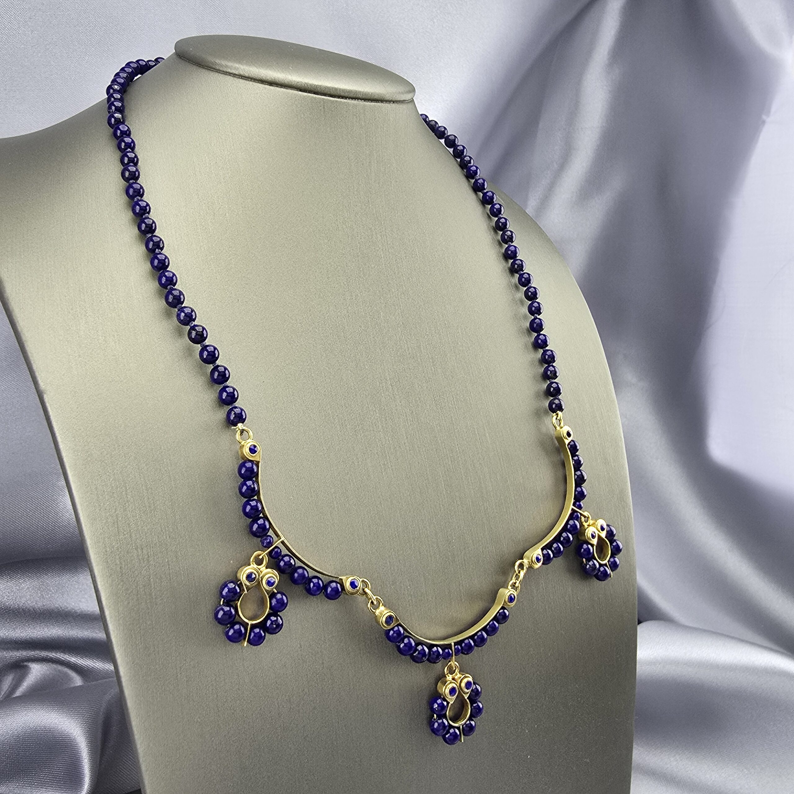 Collar de Lapislázuli y Oro 18k con Detalle Facetado - Imagen 3