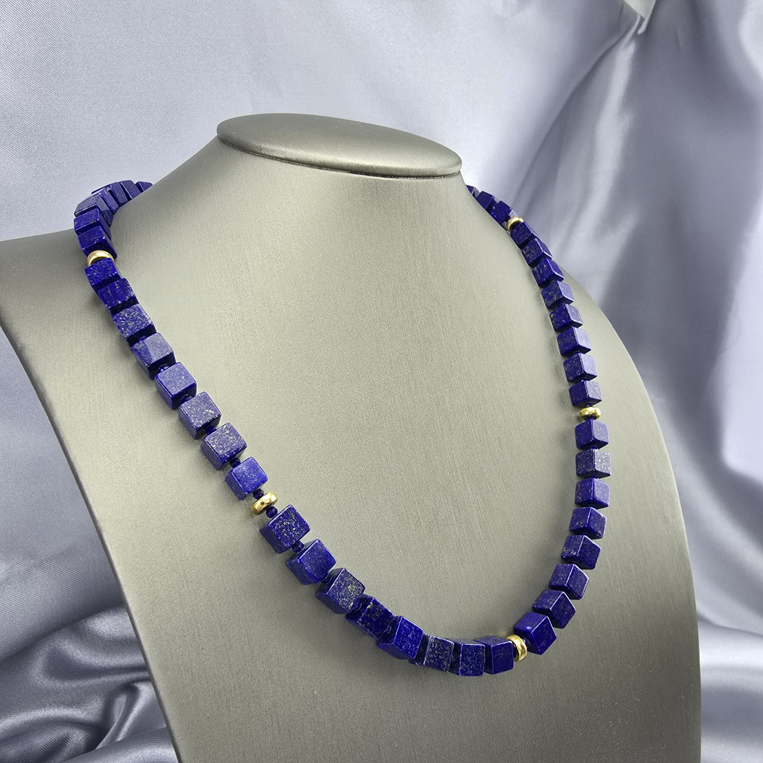 Collar de Oro 18K con Cubos de Lapislázuli - Imagen 4