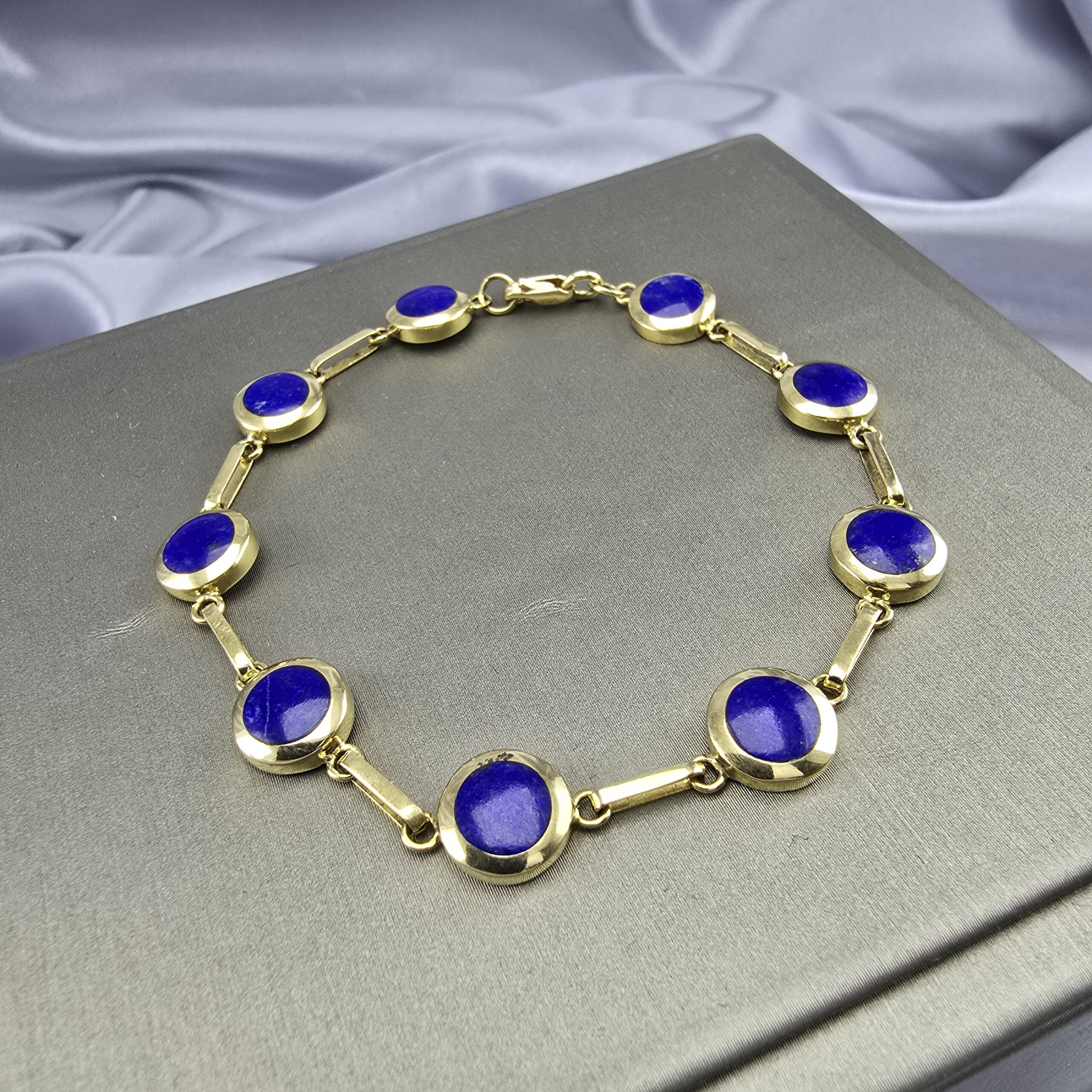 Pulsera Bisel – Oro 18K y Lapislázuli - Imagen 2