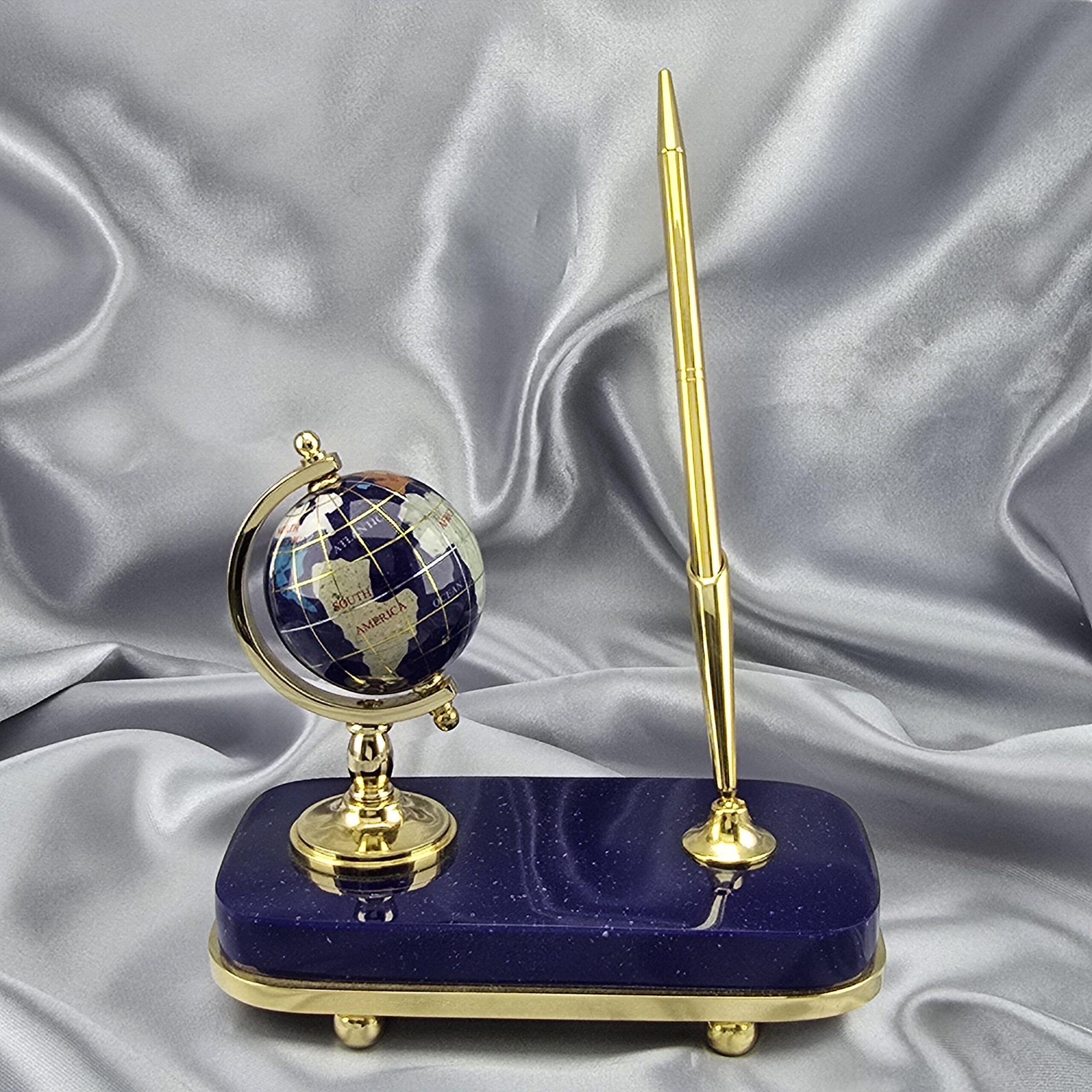 Globo Terráqueo en Lapislázuli y Piedras Semipreciosas – Con Base y Porta Lápiz