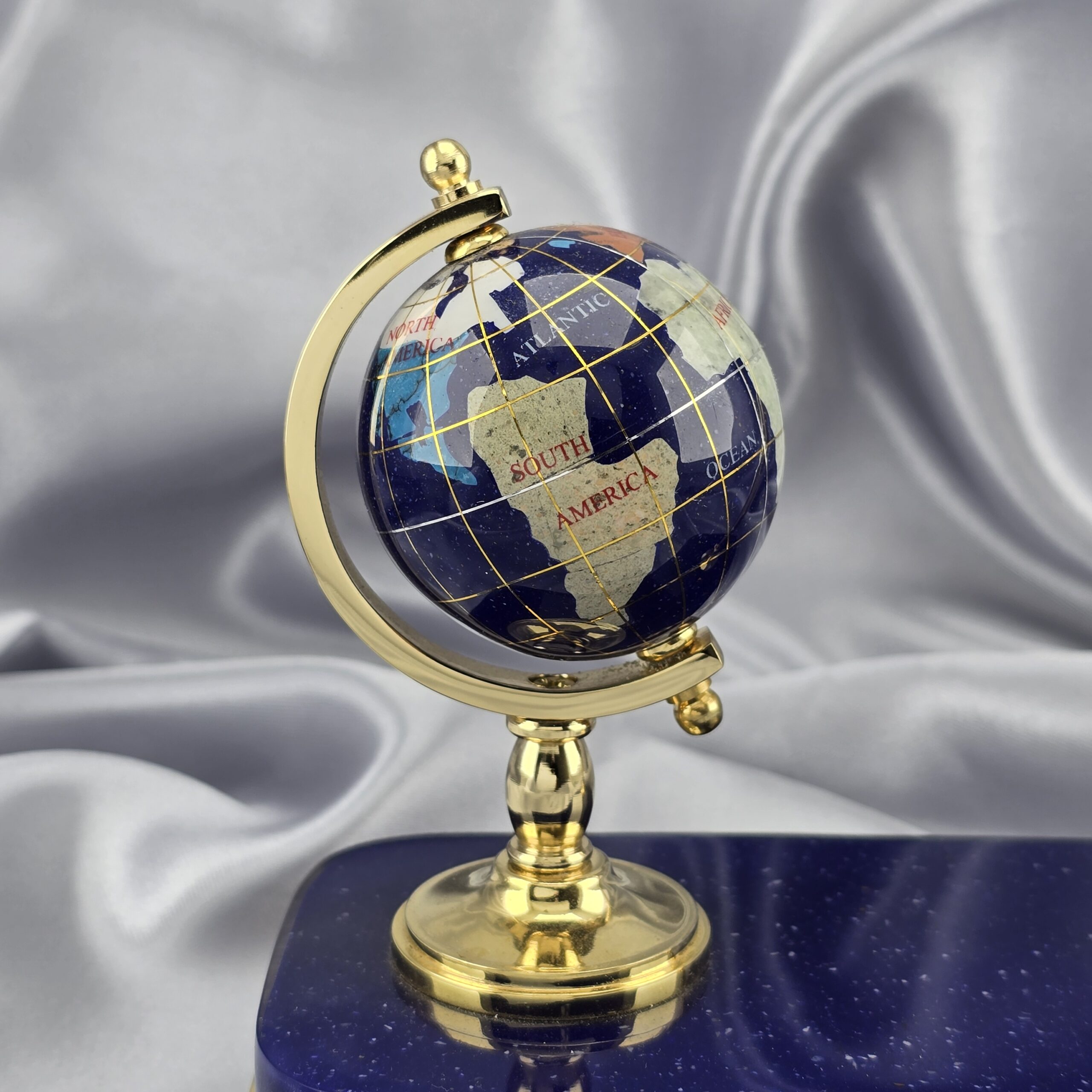 Globo Terráqueo en Lapislázuli y Piedras Semipreciosas – Con Base y Porta Lápiz - Imagen 2
