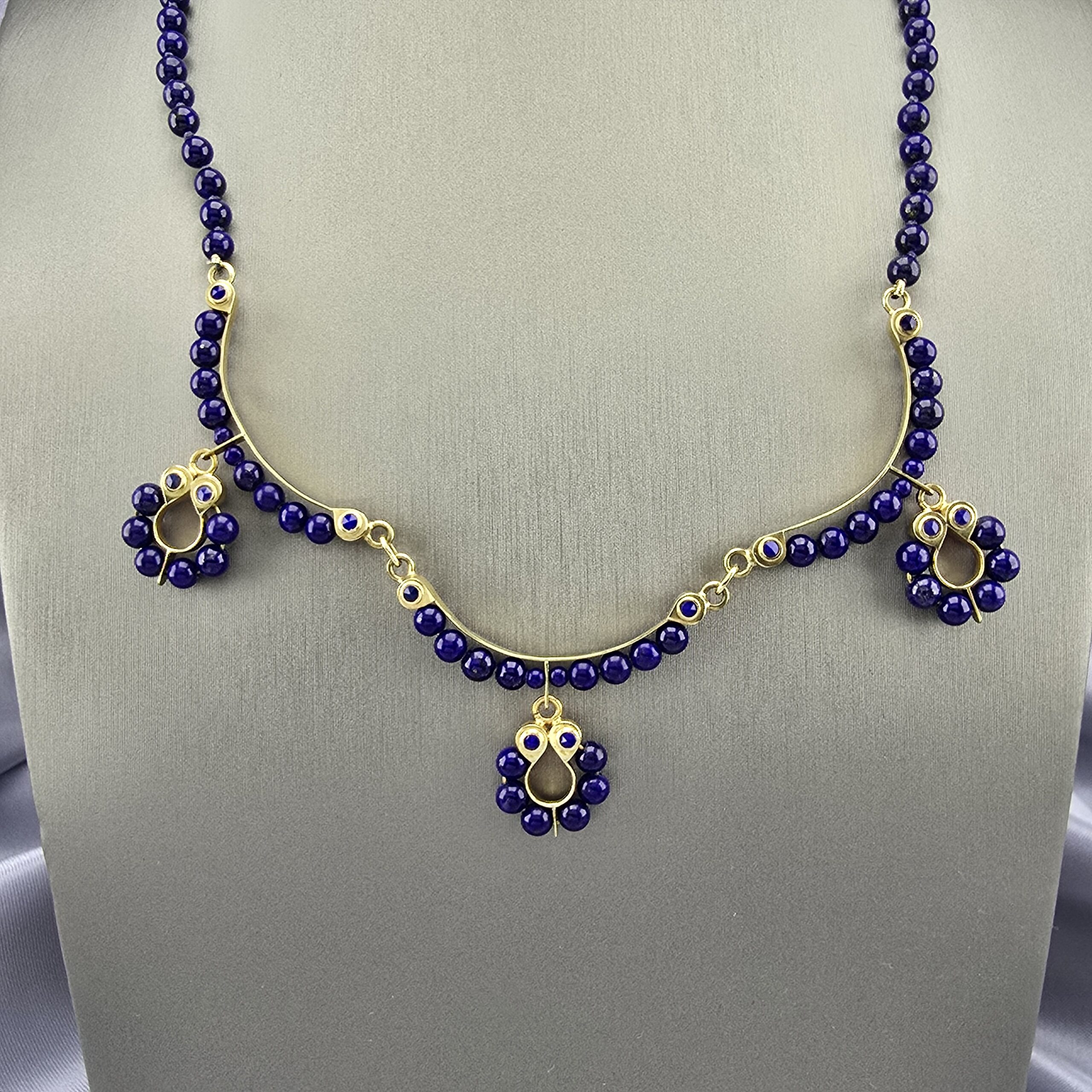 Collar de Lapislázuli y Oro 18k con Detalle Facetado - Imagen 4