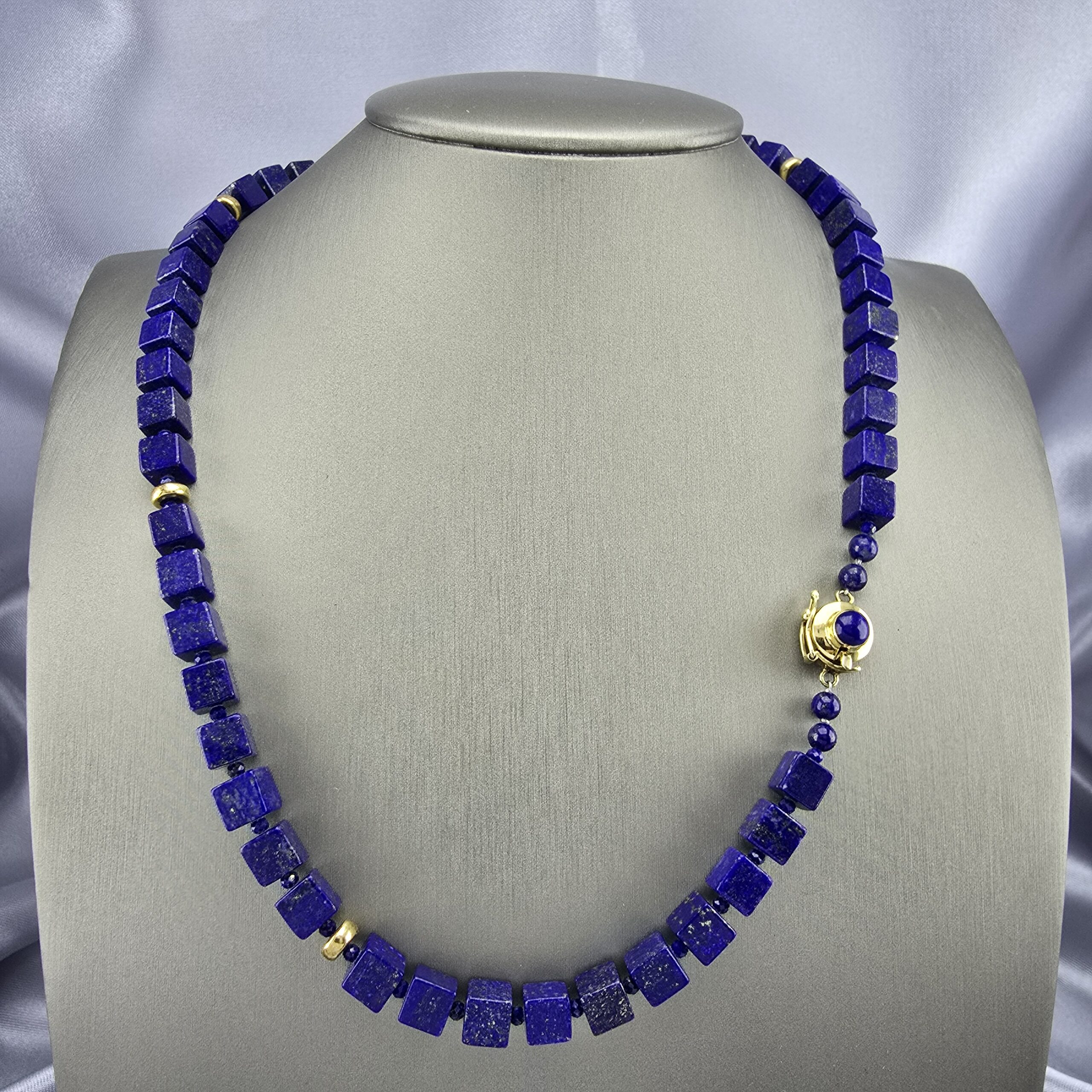 Collar de Oro 18K con Cubos de Lapislázuli - Imagen 3