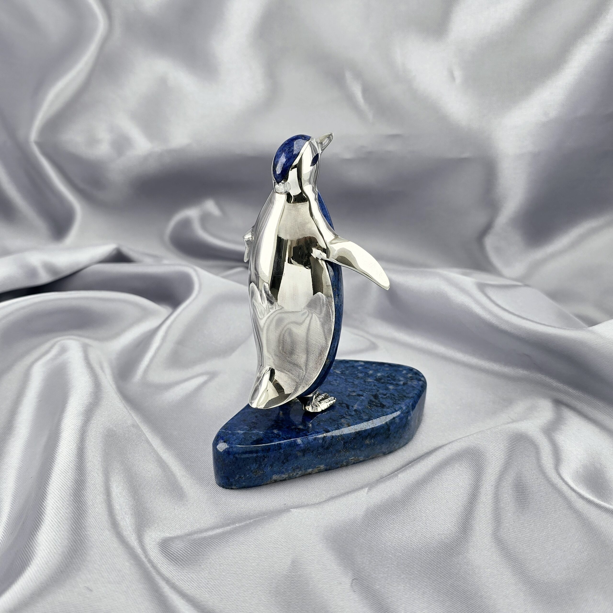 Figura Decorativa Pingüino – Plata 950 y Lapislázuli - Imagen 2
