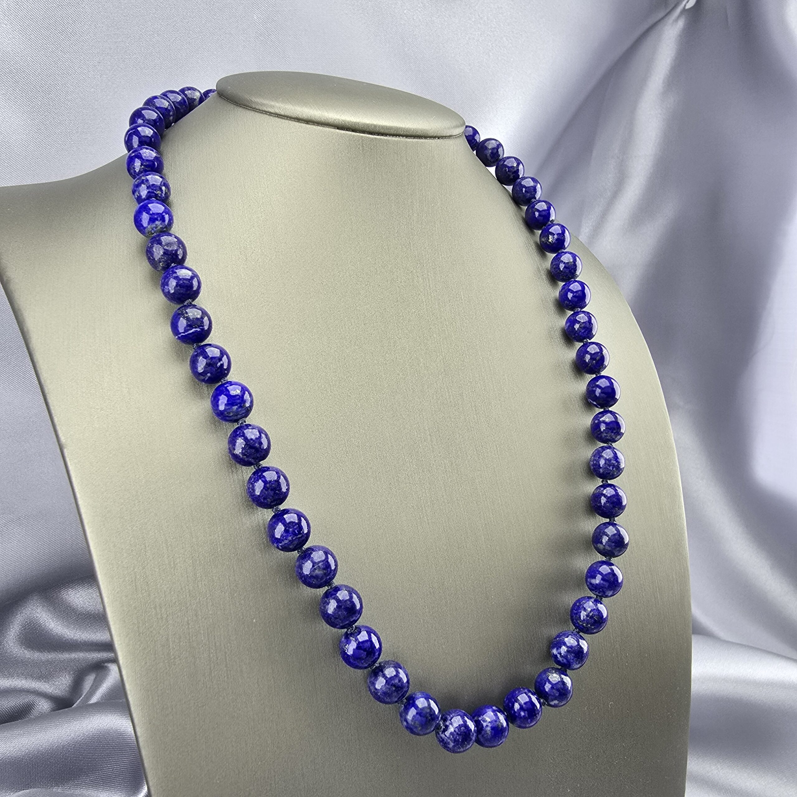 Collar de Bolitas de Lapislázuli con Broche de Timón - Imagen 2