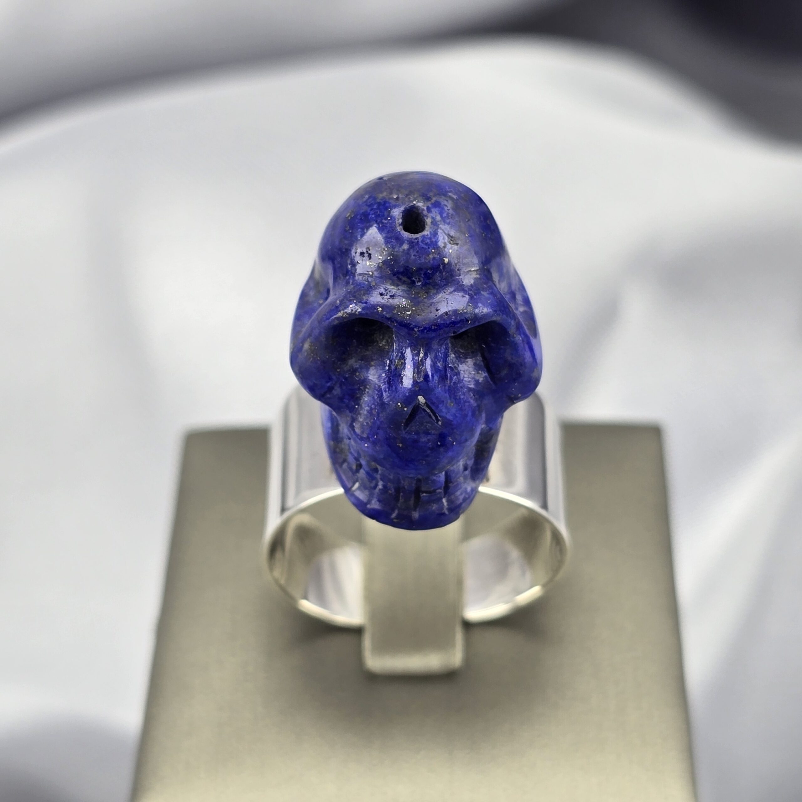 Anillo Skull de Lapislázuli y Plata 950 - Imagen 3