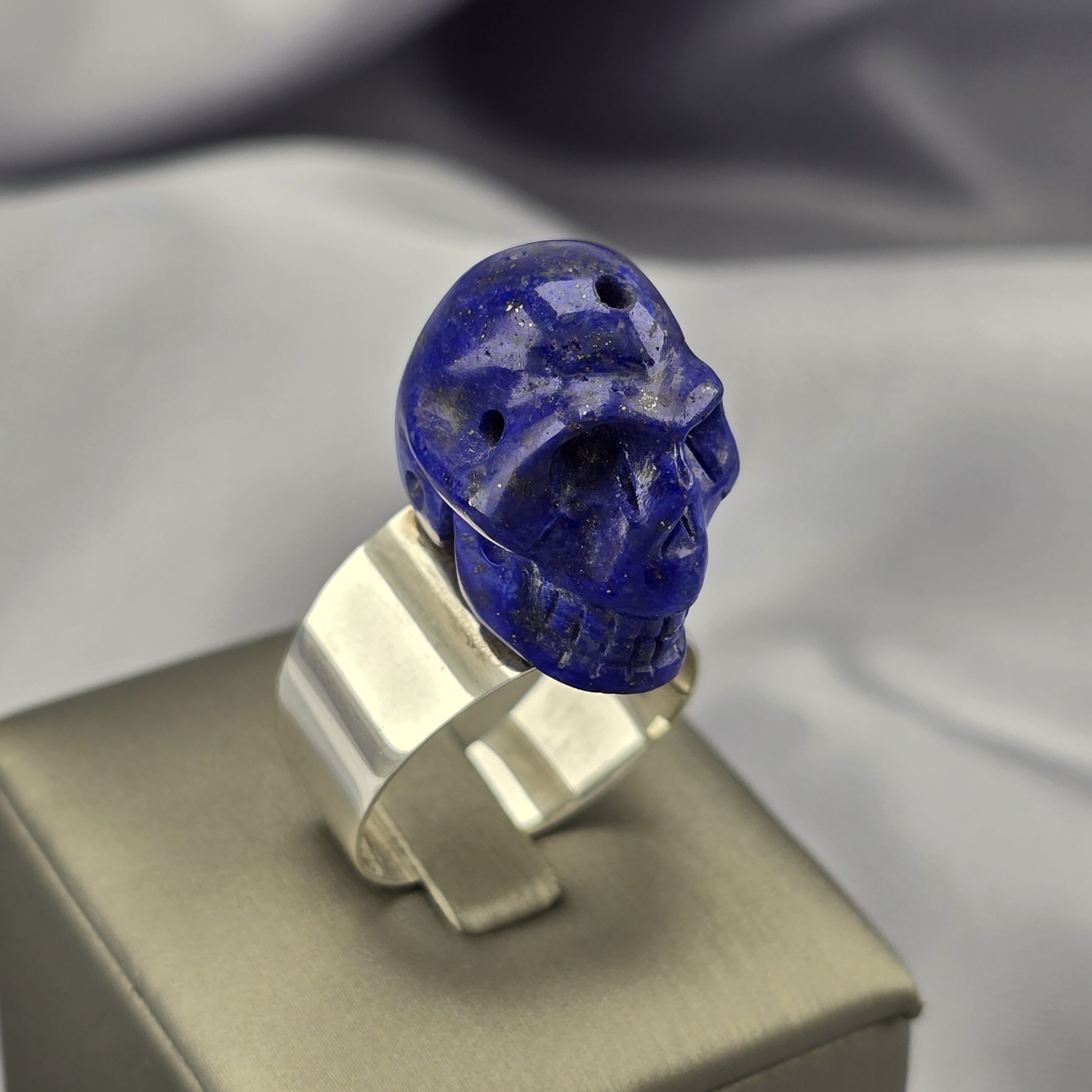 Anillo Skull de Lapislázuli y Plata 950 - Imagen 2