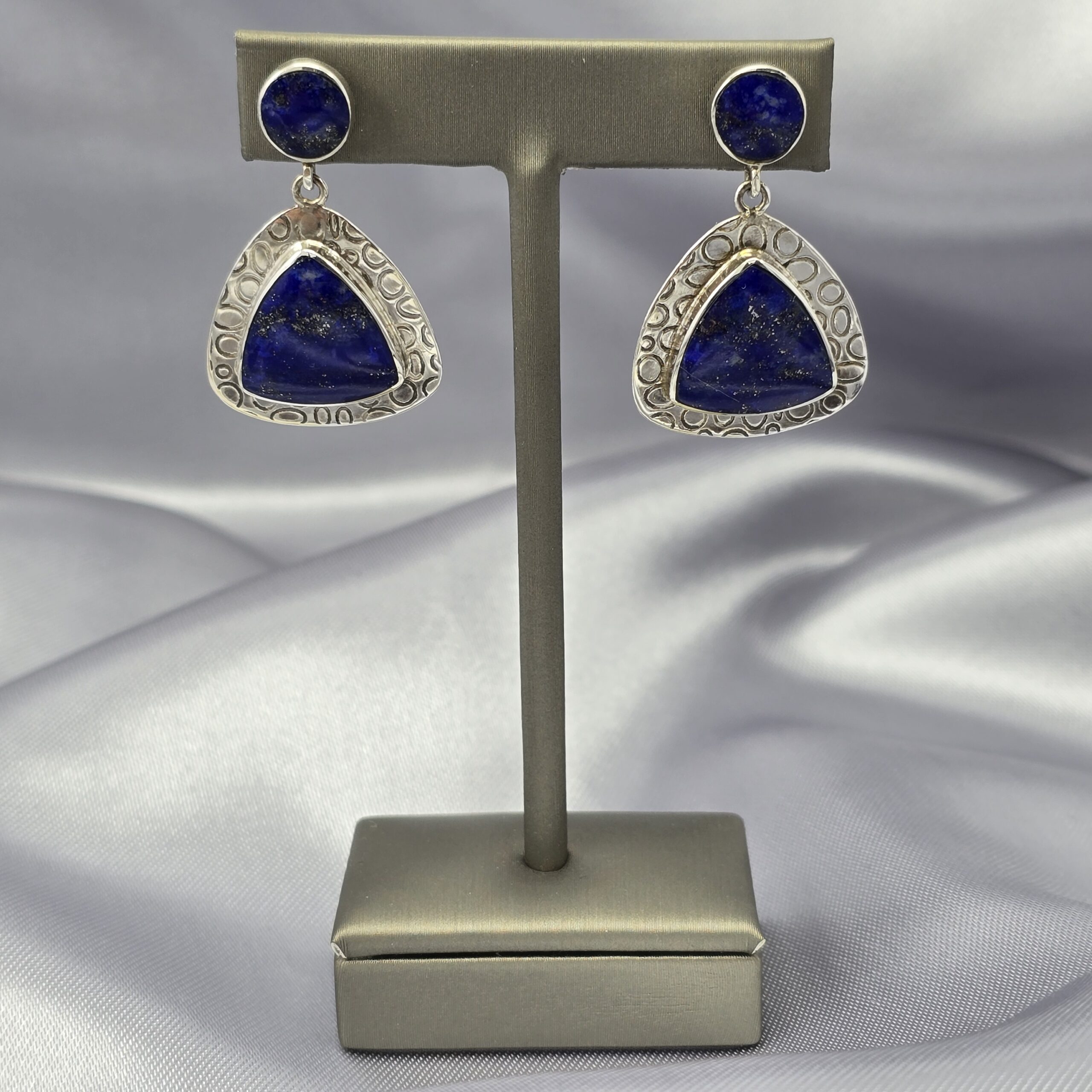 Aros de Plata Estampada y Lapislázuli