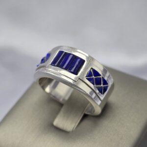 Anillo Geométrico: Mosaico de Lapislázuli en Oro Blanco 18k
