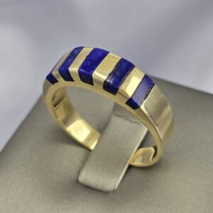 Anillo Esencial: Lapislázuli Oval en Oro Amarillo 18k