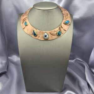 Collar Gran Constelación: Cobre Esculpido y Gemas en Cascada