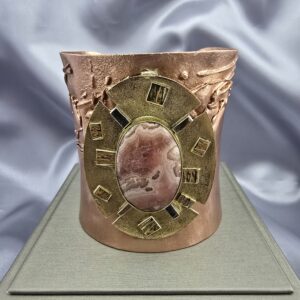 Brazalete Rosa del Inca: Cobre, Bronce y Rodocrosita