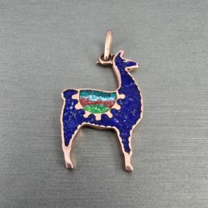 Colgante Llama del Altiplano: Cobre y Piedras Naturales