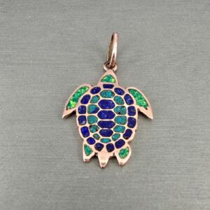 Colgante Tortuga Ancestral: Cobre y Piedra Natural