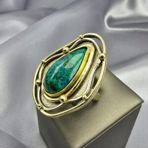 Anillo Zafiro del Sur: Bronce Pulido y Piedra