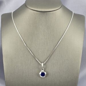 Collar de Plata con Colgante de Flor en Lapislázuli