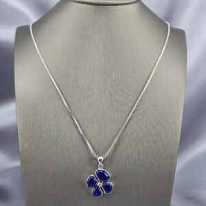 Collar de Plata con Trébol de Cuatro Hojas en Lapislázuli