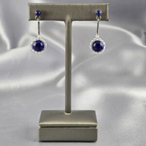 Aros Colgantes en Plata con Lapislázuli Natural y Detalle Perlado