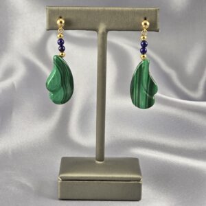 Aros de Escultura Orgánica en Malaquita y Detalles Dorados